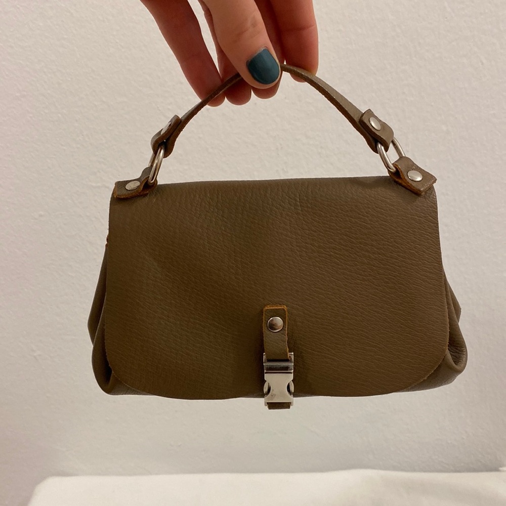 Tiny little handbag, genuine leather and in great condition (barely used)